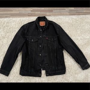 Men’s black Levi’s denim jacket xxl